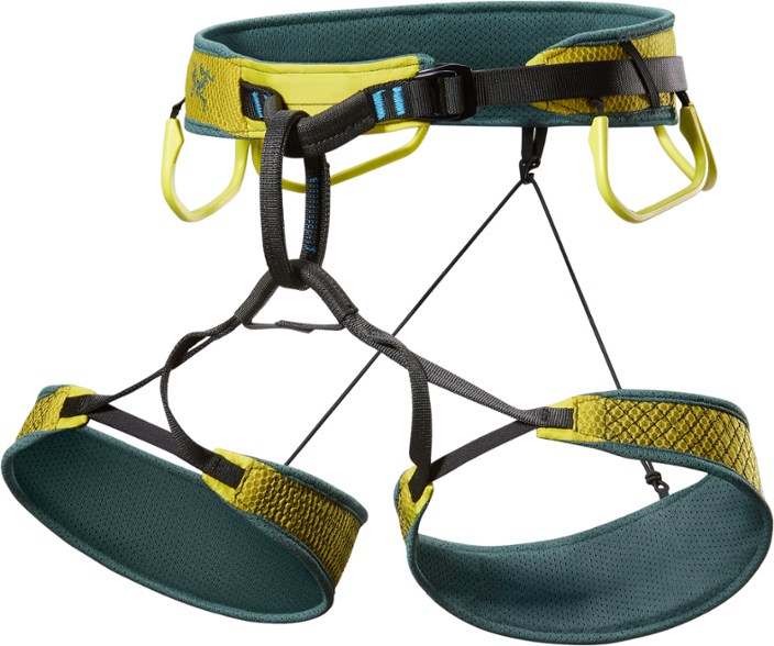 Front view of the Arc'teryx Skaha men's climbing harness showing ergonomic wide leg loops and gear loops