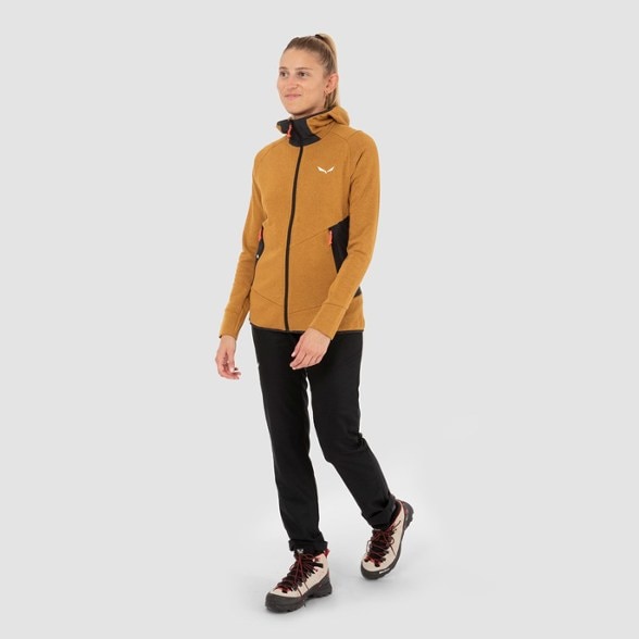 Eco-friendly women's climbing pants with a fitted design, ideal for outdoor activities.