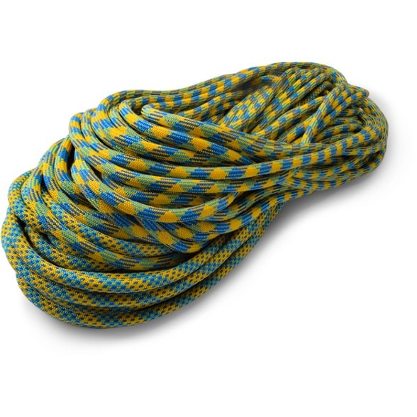 Close-up of Maxim Pinnacle dry climbing rope showing TPT sheath texture and bi-pattern midpoint for easy identification